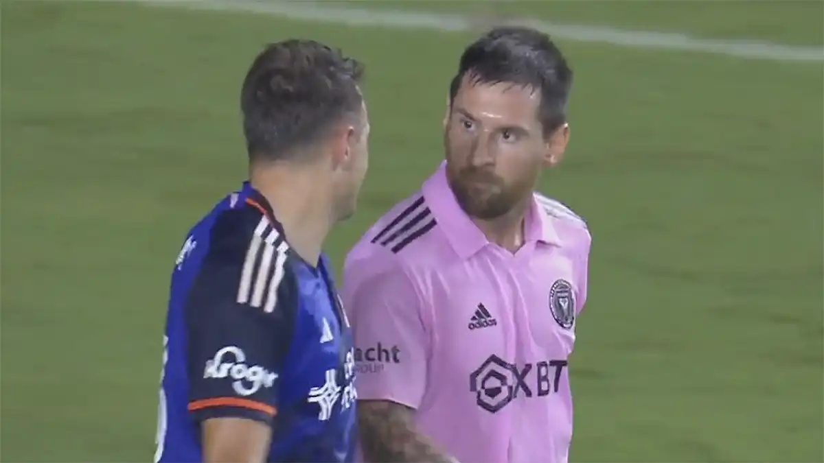Lio Messi pelea con Santiago Arias