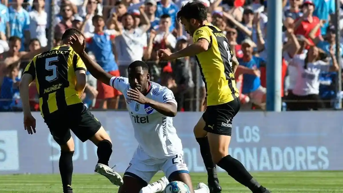 El clásico Nacional vs Peñarol finalizó con empate 2-2